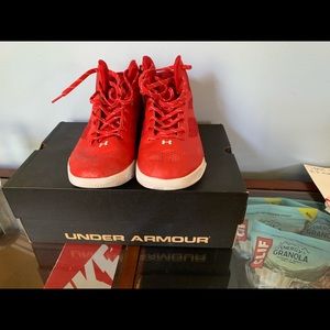 Under amour clutch drive basketball shoes